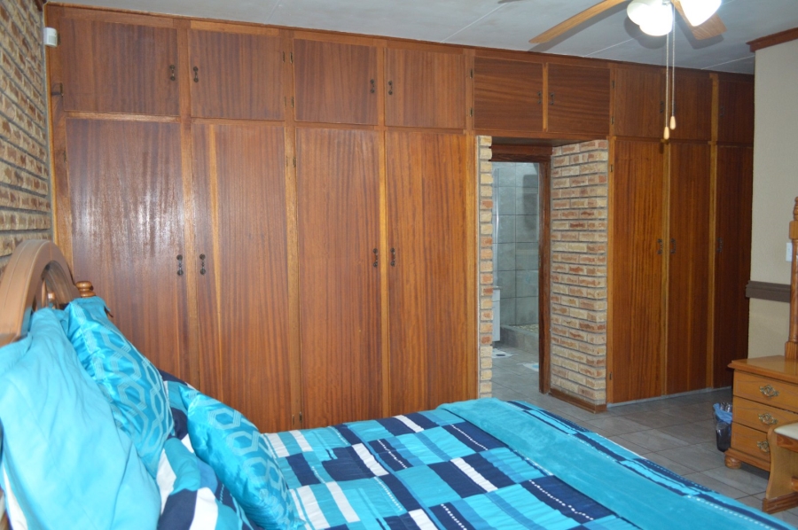 6 Bedroom Property for Sale in Doringkruin North West